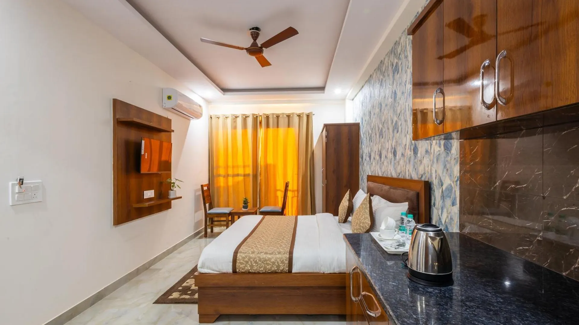 Hotel Gill Comfort Inn - Close To Medanta, Artemis And Fortis Hospital Gurgaon 4*,