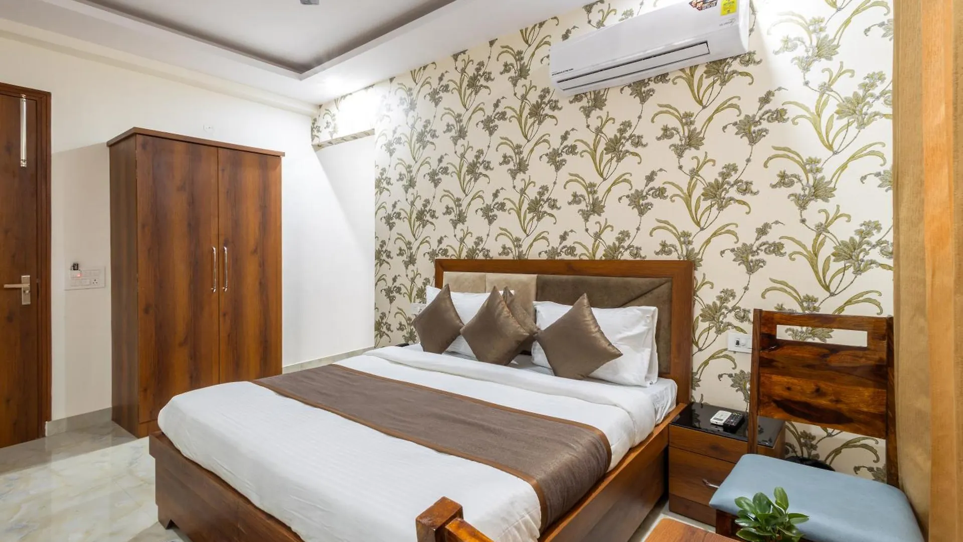 Hotel Gill Comfort Inn - Close To Medanta, Artemis And Fortis Hospital Gurgaon India