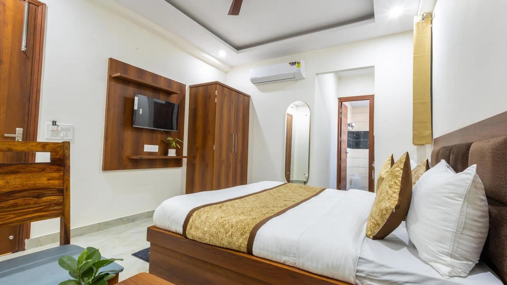 Hotel Gill Comfort Inn - Close To Medanta, Artemis And Fortis Hospital Gurgaon 4*,