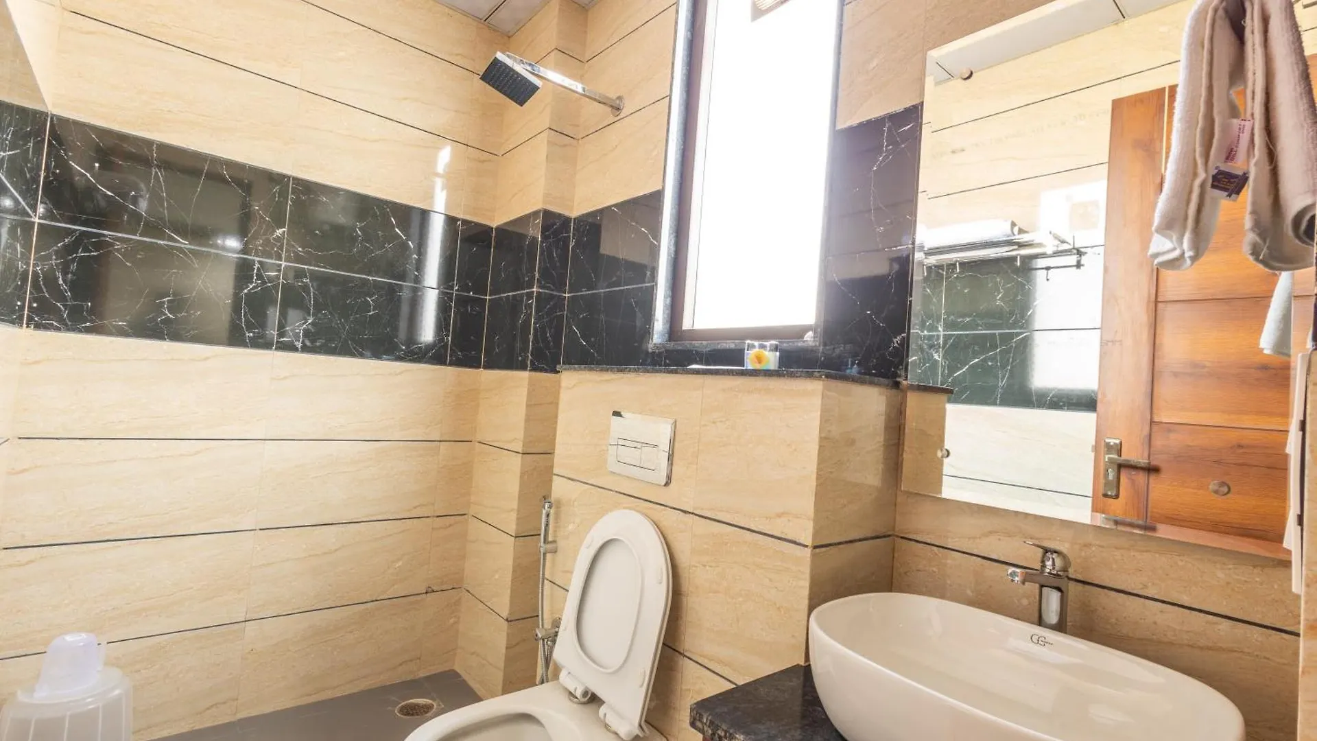 Hotel Gill Comfort Inn - Close To Medanta, Artemis And Fortis Hospital Gurgaon 4*,  India