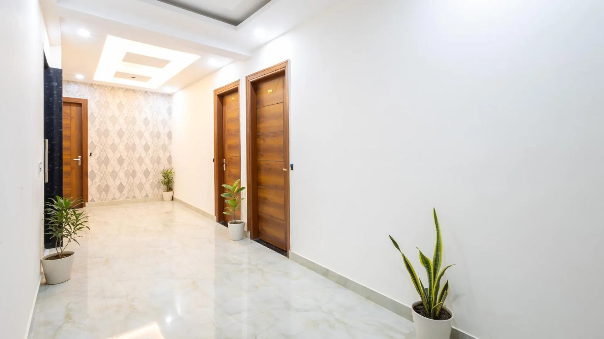 Hotel Gill Comfort Inn - Close To Medanta, Artemis And Fortis Hospital Gurgaon 4*,  India