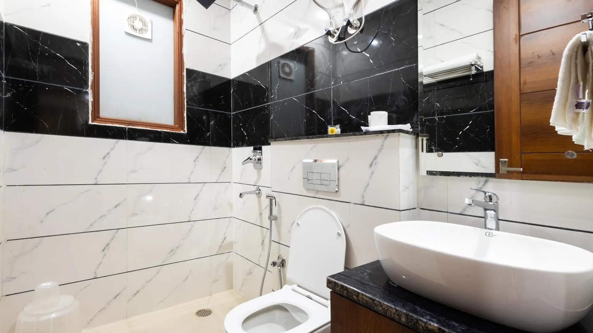 Hotel Gill Comfort Inn - Close To Medanta, Artemis And Fortis Hospital Gurgaon