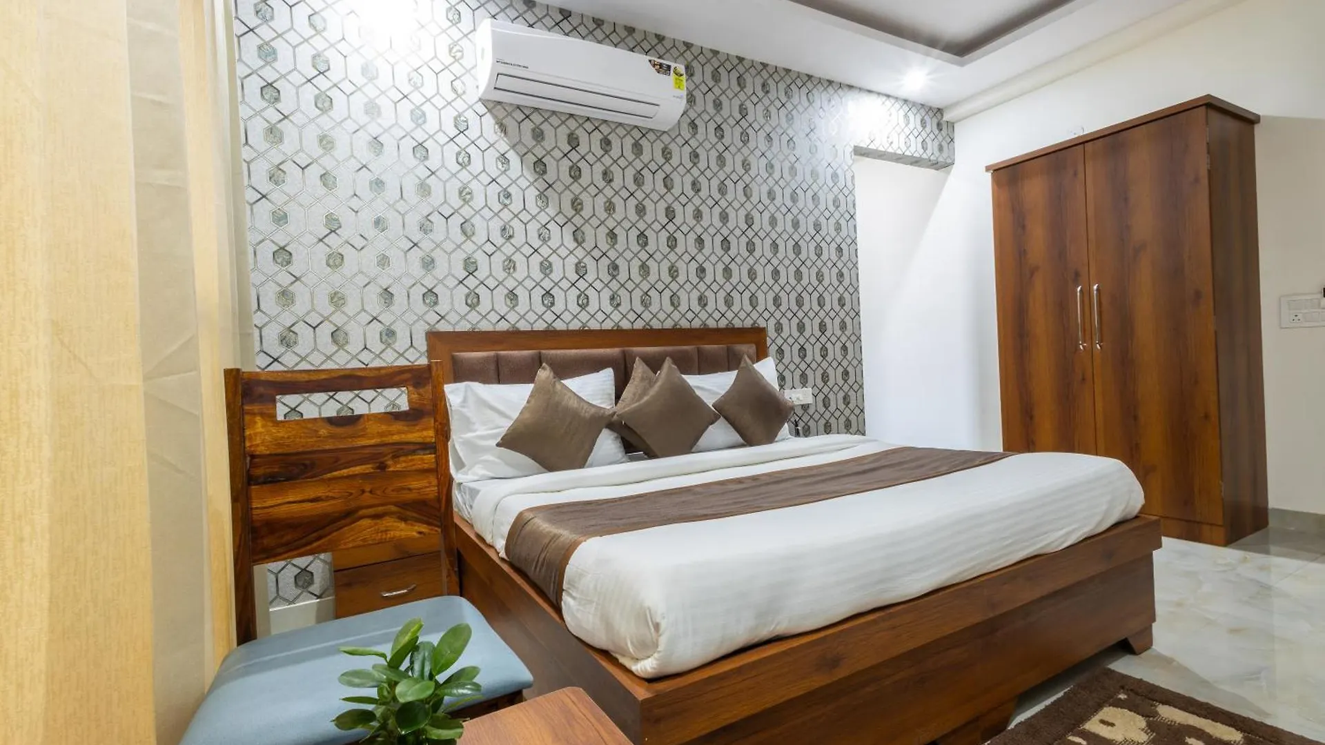 Hotel Gill Comfort Inn - Close To Medanta, Artemis And Fortis Hospital Gurgaon