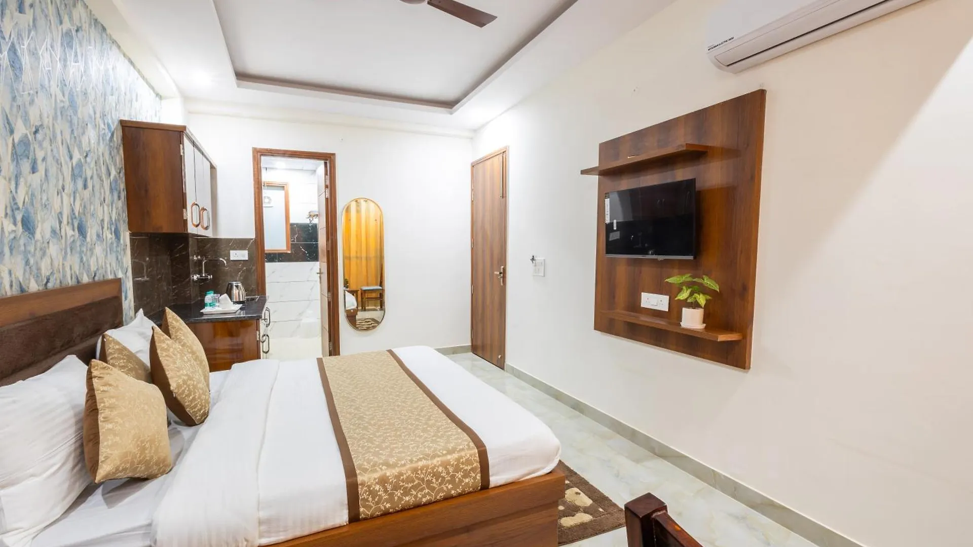 Hotel Gill Comfort Inn - Close To Medanta, Artemis And Fortis Hospital Gurgaon 4*,